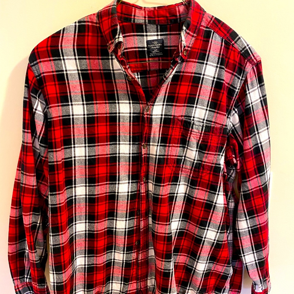 Men’s size L Faded Glory red flannel shirt in EUC